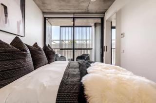 Villa Casa ~ Designer 3BR Apt~2Car~Perfect Getaway - Melbourne - 2