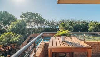 Woorim Waves - Beachfront Comforts with Shared Pool - Woorim - 0