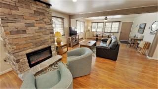 Ski View 01 Bella Vista - On Main Street - End Unit - WiFi - Cable - Fireplace - Trailer Parking In Back - Patio`s with Gas Gril - Red River - 7