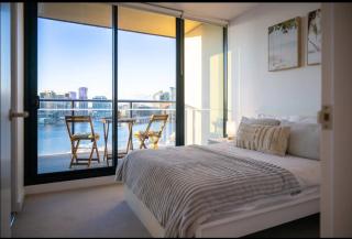 Vibrant Waterfront Docklands Living - 3