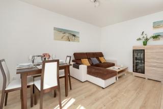 Jasny Apartament w Gdyni z Parkingiem by Rent like home - 4
