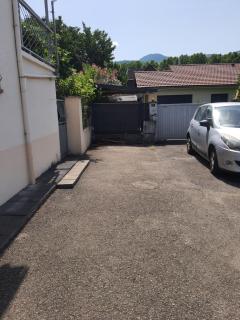 Studio calme dans villa habitée, parking privé et gratuit - Rhut - 1