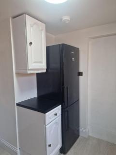 Studio Flat on Straight Road, Harold Hill, - Havering - 2