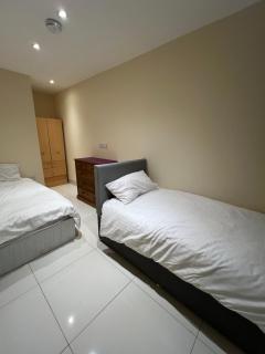 Lovely Dublin Home - Just 15 Mins to City Centre - 1