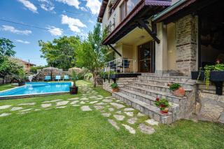 Villa Komitata-Pool and Jacuzzi - Baltschik - 1