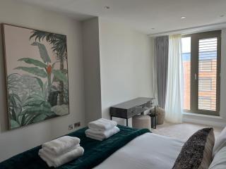 The Spitalfields Suite at Ryedale House - 9