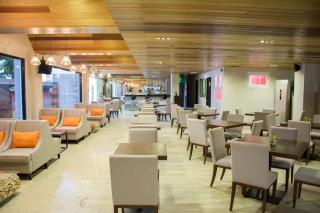 Tom's Cabin Hotel - 2
