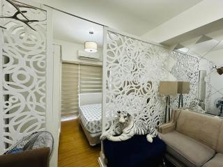 Near Mc kinley BGC 1 bedroom with balcony Neflix - Manila - 7