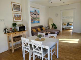 Central Budapest Oasis - City Center Apartment - Budapest - 0