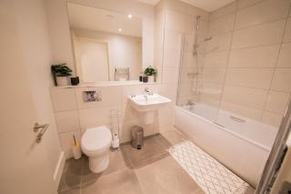 Stunning 3 Bedroom Manchester Apartment - 6