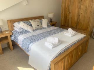 Tidesreach Filey, sleeps 13, close to beach - Filey - 3