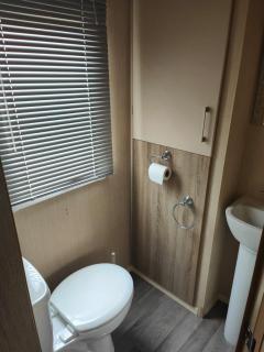 Wonderful 6 Berth Caravan With Decking & River Views At Heacham Beach Ref 21003A - Heacham - 2