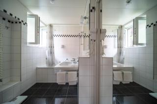 Suite Stays by Hotel La Perla - 3