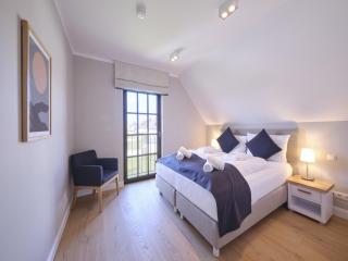 Reetland am Meer - LuxusPlus Reetdachvilla mit 4 Schlafzimmern, Außensauna, Loungebereich und Kamin H05 - 1