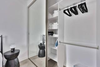 Bungalow near zoo and beach with AC, EV, private yard - 3