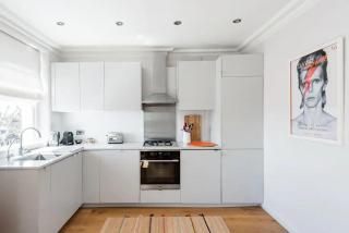 Notting Hill Home on Tree-Lined Street Near Tube Stations - London - 7