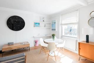 Notting Hill Home on Tree-Lined Street Near Tube Stations - London - 3
