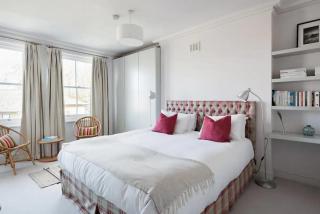 Notting Hill Home on Tree-Lined Street Near Tube Stations - London - 2