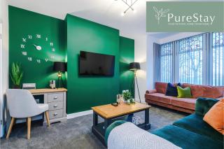 Beautiful Bradford Home Sleeps 10 with Parking by PureStay Short Stays - 1