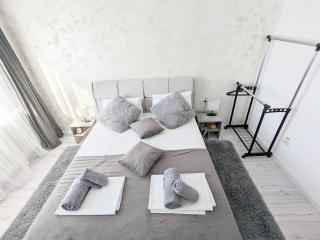 TS Room - Curtea de Argeş - 8
