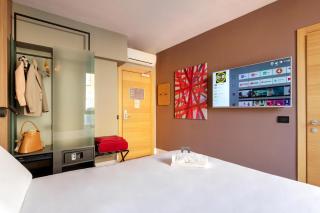 B&B Hotel Genova City Center - Genoa - 1
