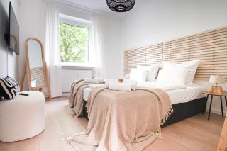 HOMEFY BALCONY APARTMENT - up to 4 people - close to fair - free parking - - 0