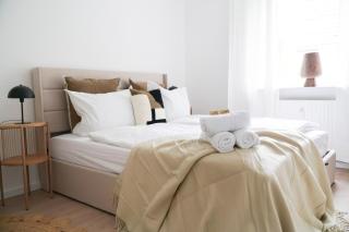 HOMEFY BALCONY APARTMENT - up to 4 people - close to fair - free parking - - 5