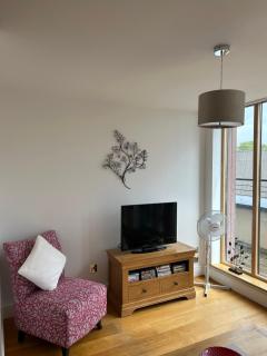 Mercury Holiday Homes - 1 Bedroom Castleview Apartment 404 Free Parking - 6
