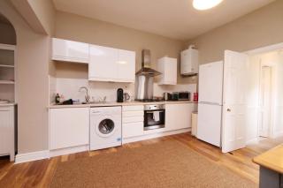 Fifth Quarter Apartment with Free Parking - York - 8