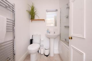 Fifth Quarter Apartment with Free Parking - York - 4