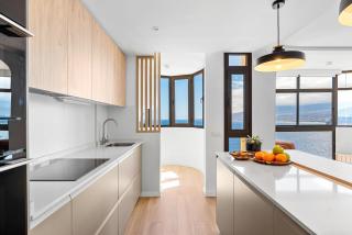 Stylish Apartment with Stunning Views & Parking - Radazul - 2