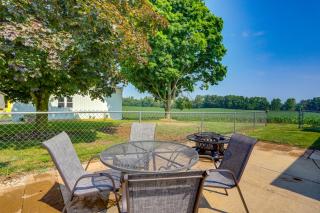 Ohio Farmhouse Retreat with Fire Pit and Patio - - 9