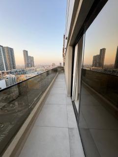 Modern & Spacious 2 bed 2 bath - Dubai - 9