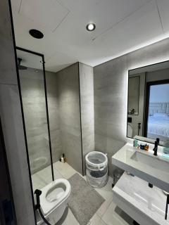 Modern & Spacious 2 bed 2 bath - Dubai - 8
