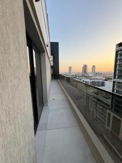 Modern & Spacious 2 bed 2 bath - Dubai - 3