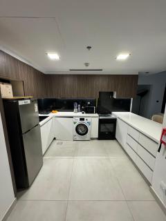 Modern & Spacious 2 bed 2 bath - Dubai - 2