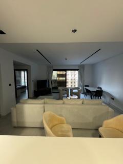 Modern & Spacious 2 bed 2 bath - Dubai - 1