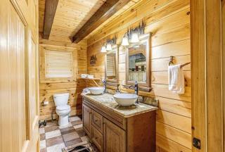 Cardinal Treehouse - Bryson City - 8