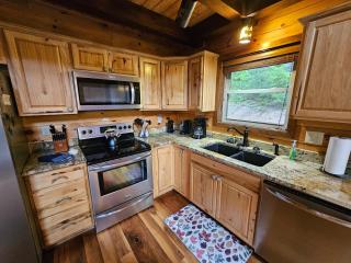 Cardinal Treehouse - Bryson City - 1