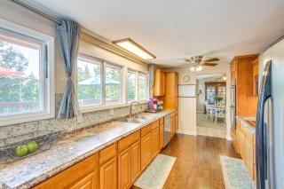 Spacious Eagle River Escape with Hot Tub and Views! - Eagle River - 3