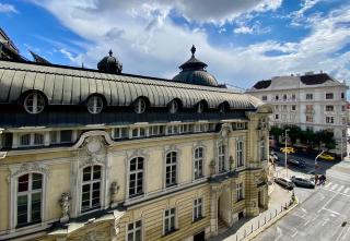 Luxury Parisian Designed 3-Bedroom Gem in Heart of Budapest - 7