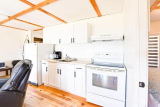 Beachfront Cabin #5- Maijac Resort & Marina - 1