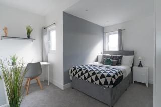 Groups Welcome Large 7Bed House with Bar - 8
