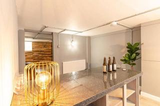 Groups Welcome Large 7Bed House with Bar - 6