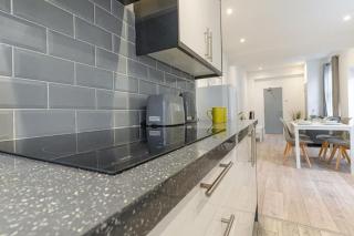 Groups Welcome Large 7Bed House with Bar - 2