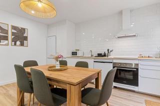 Monet, apartamento con terraza, cuna y trona - Gijón - 1