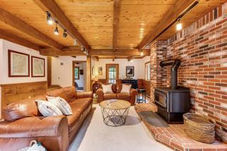 Bartlett Vacation Rental with Wraparound Deck! - Bartlett - 0