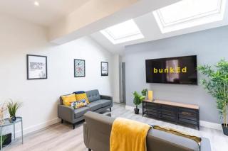 NEW Premium 8-Bedroom House with Luxury Ensuites - 1