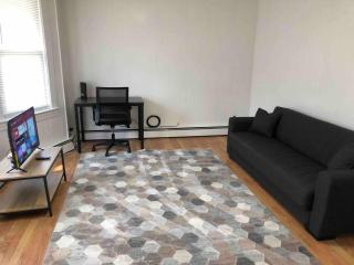 Private 2-bedroom apartment with direct bus to NYC Manhattan only a 5-minute walk away - Elizabeth - 9