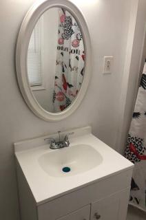 Private 3 bedroom and 1 bathroom house with direct NYC Manhattan train a 15 minute walk away - 4